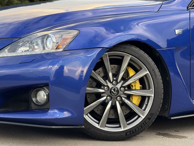 Renzo's blue Lexus IS F, front wheel close-up