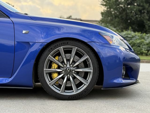 Renzo's blue Lexus IS F, wheel and fender close-up